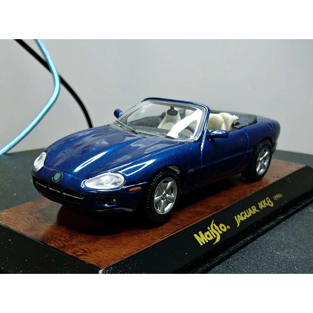 1/43 maisto Meritor Tu Jaguar XK8 Car Box พร้อมกระดาษ