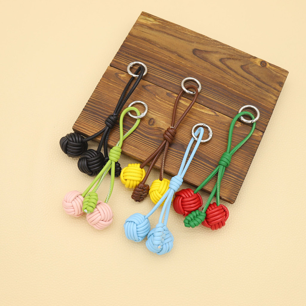 Diy Contrast Color miu Seriesทอเชอร์รี่หนังPU Double Ballกระเป๋าจี้พวงกุญแจอุปกรณ์เสริม