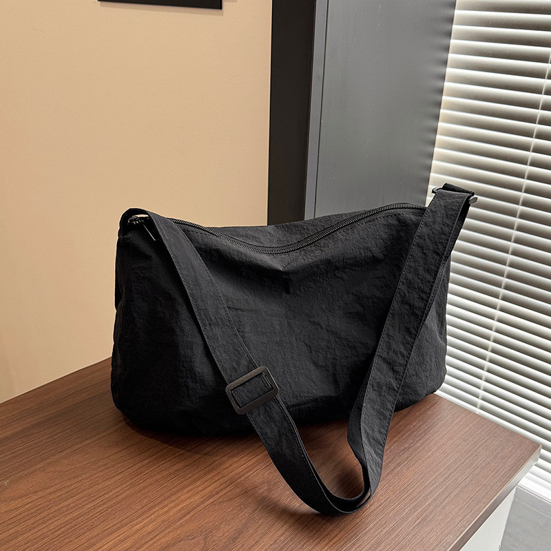 Dumpling Bag Sports Messenger Bag กระเป๋าสะพายความจุขนาดใหญ่