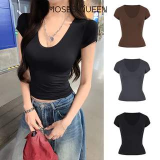 < MOSESQUEEN > มอสส์ ราชินี เสื้อยืดแขนสั้นคอยูดีไซน์เข้ารูปเน้นไหล่สร้างรูปเงาบางเหมาะกับชั้นฐานด้านบน #63575