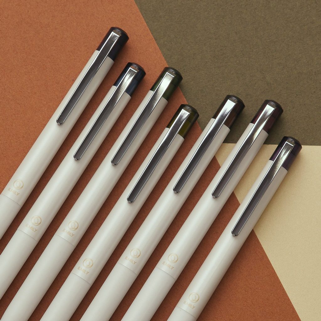 ญี่ปุ่นญี่ปุ่น PILOT PILOT ILMILY Series Limited Edition ปากกาเจลชุดสีดําสีสันสดใส 0.5 มม.PUSH ความจุขนาดใหญ่แปรงสอบปากกาคําถาม