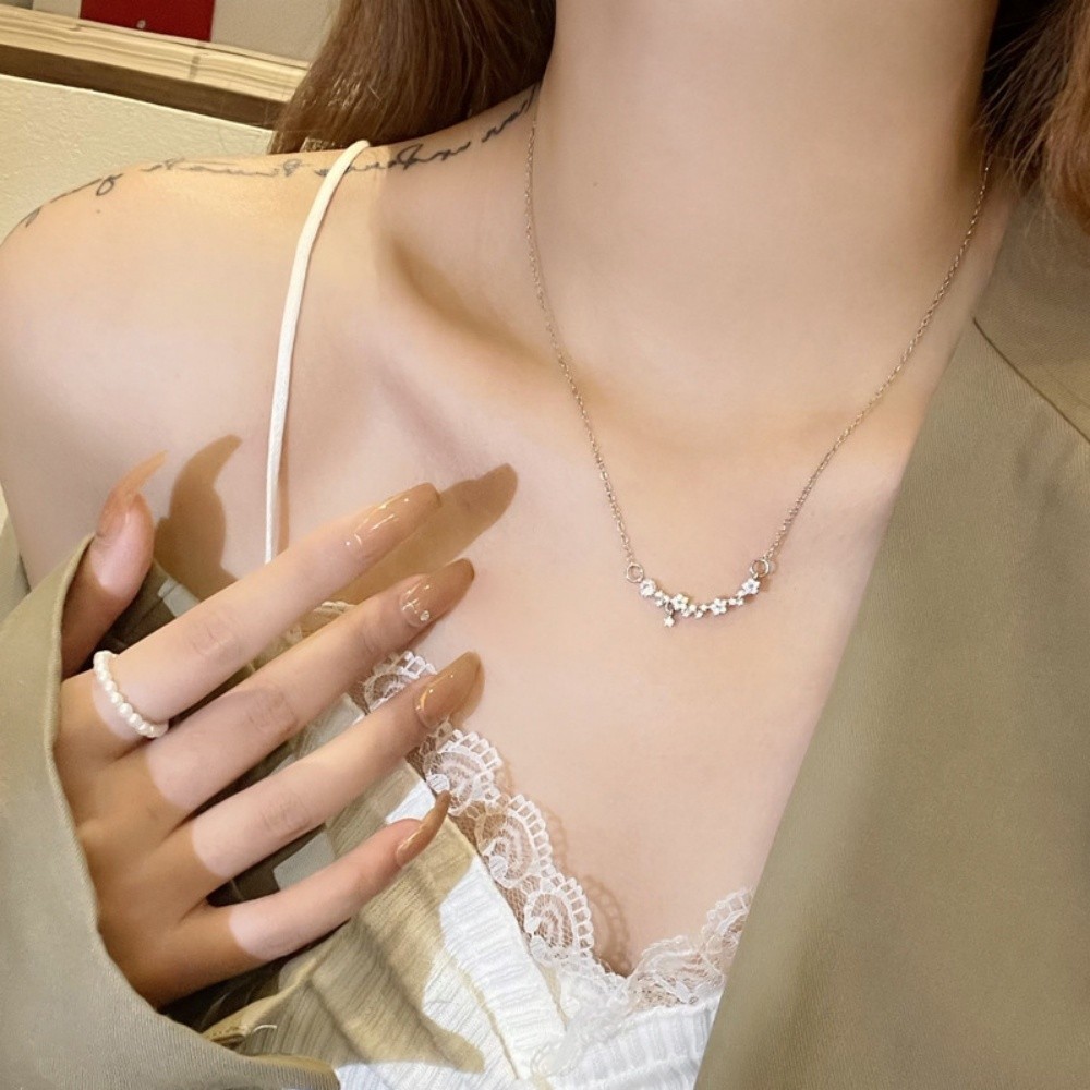 สร้อยข้อมือโชคเกอร์สไตล์เรียบง่ายสำหรับผู้หญิง