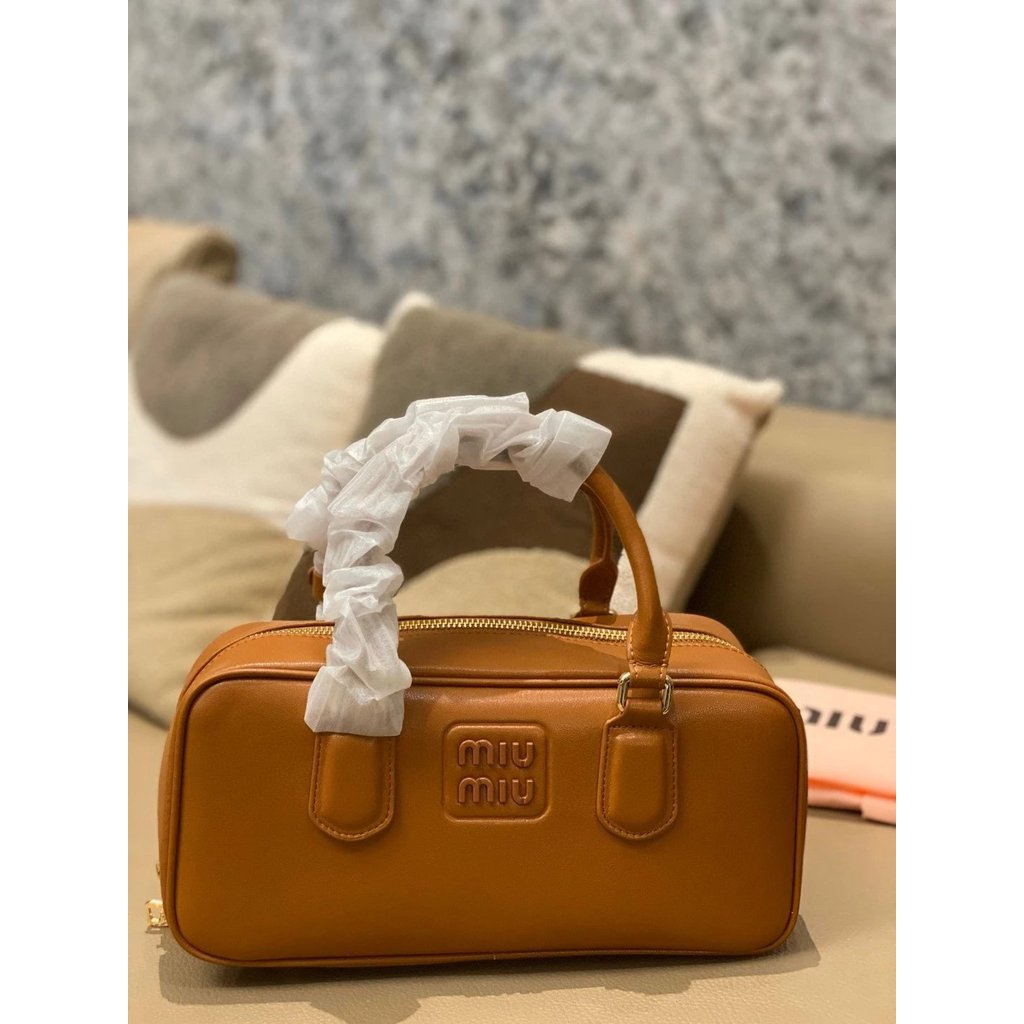 Miumiu Mumu 23s กระเป๋าสะพายข้างทรงสี่เหลี่ยมพร้อมโบว์ หนังวัวแท้ สำหรับผู้หญิง