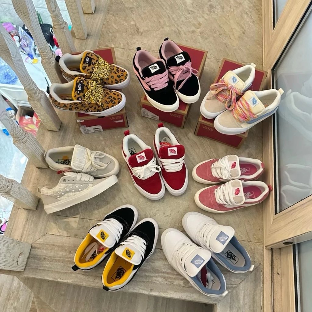 [7 Brother คัดสรรอย่างเข้มงวด] Vance Bread Shoes sVaultKnuSkooR3 Small Flower Lace-Up Bread Shoes Na