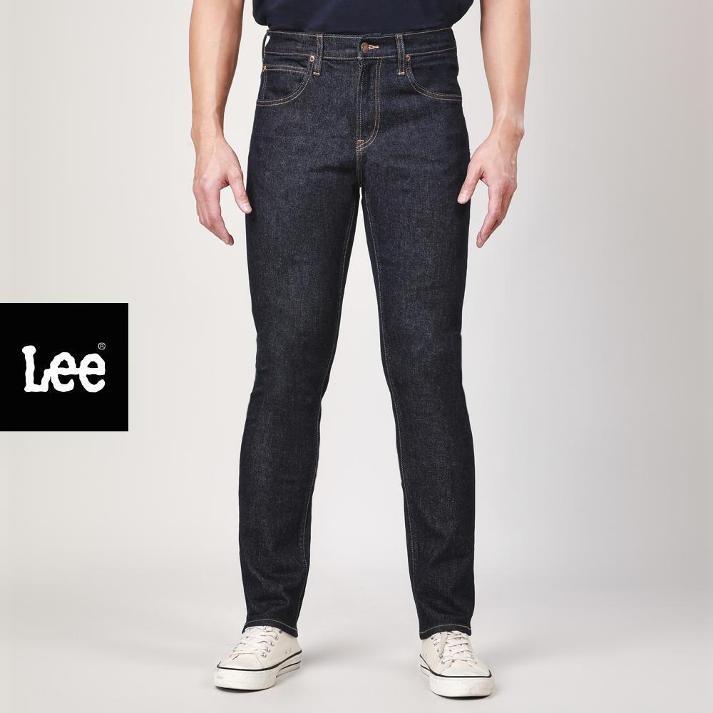 LEE กางเกงยีนส์ผู้ชาย เอวกลาง ทรงเข้ารูป Zed รุ่น LE FC25MZEDC04 – สียีนส์เข้ม ราคา ถูกที่สุด ดีลบีเคเค