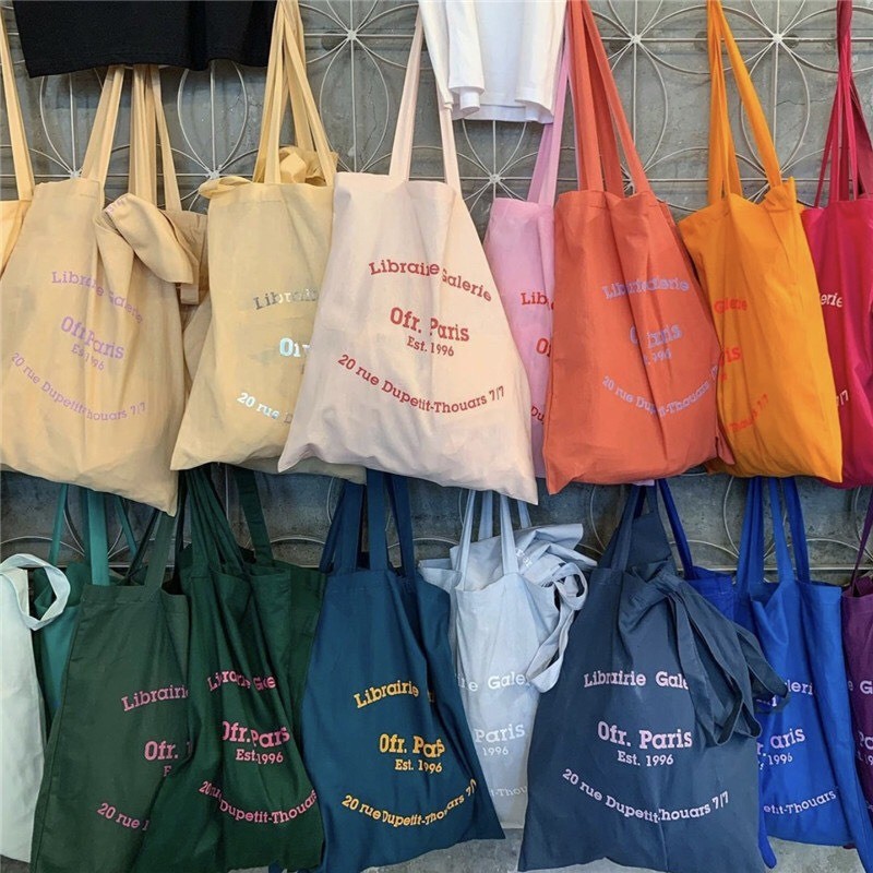 เวอร์ชั่นเกาหลี French Simple กระเป๋าสะพาย Ofr Paris Letter Design ผ้าใบกระเป๋านักเรียนนักเรียน Commuter All-Match น้ําหนักเบาบางสไตล์แฟชั่น Niche Art สไตล์ Messenger กระเป๋าหญิง University นักเรียน Daily Class ช้อปปิ้งต้อง