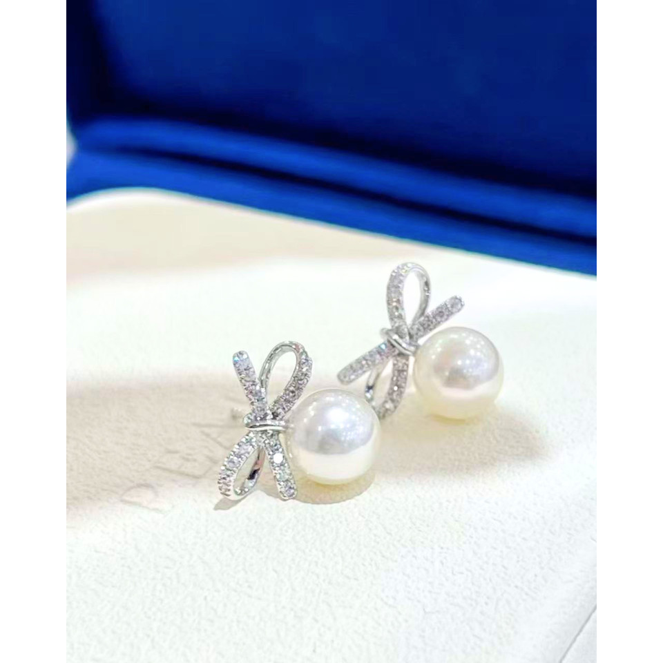 5A Japanese Akoya Round Earring in 18K White Gold - Ribbon Style with Natural Diamond - White (8-8.5