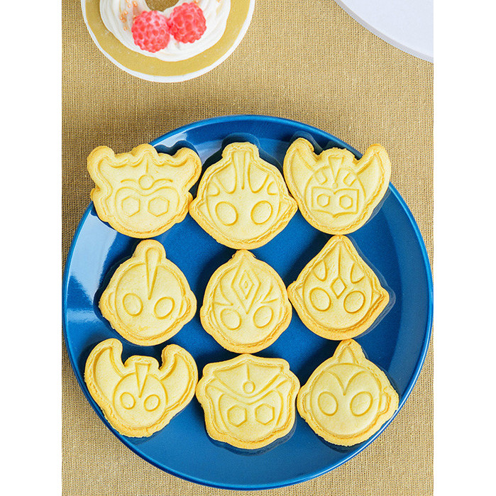Ultraman Mini Masked Superman Icing Biscuit Baking ในครัวเรือน Fondant รุ่นสามเณร DIY Baking เครื่อง