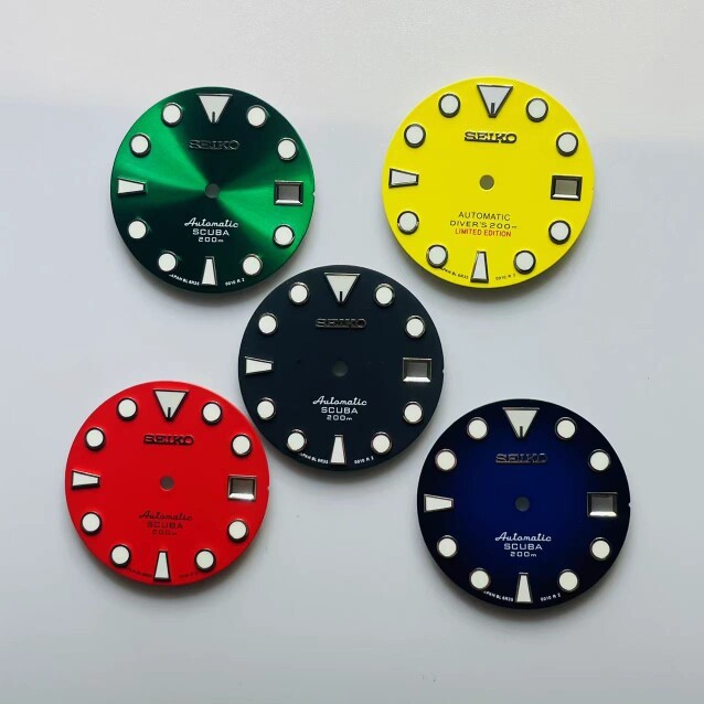 NH35 Dial เส้นผ่านศูนย์กลาง 28.5 มม.สีเขียวสดใส Modified Mechanical Dip NH36 การเคลื่อนไหว Facial Pl