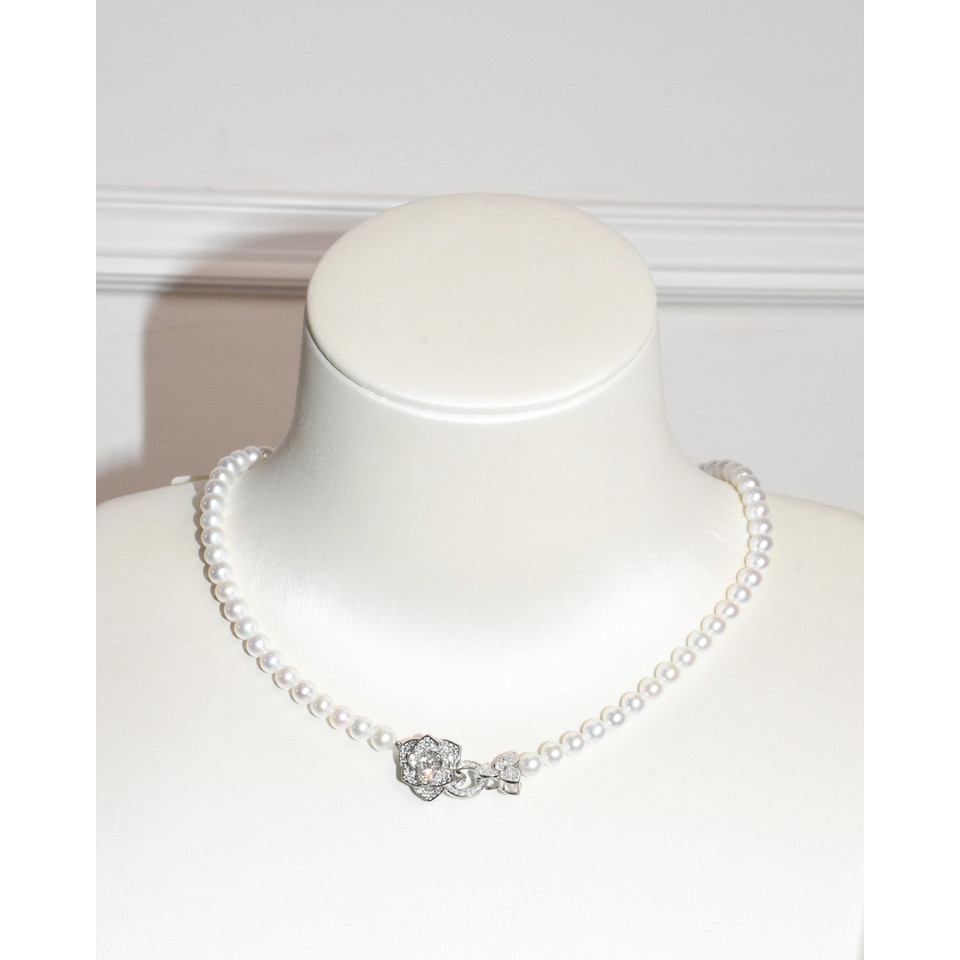 5A Freshwater Round Necklace in Silver 925 WG Plated - Double flower clasp - White (5 -6mm)