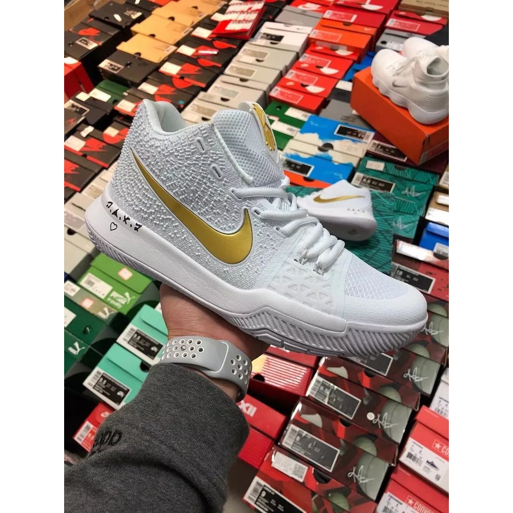 รองเท้าบาสเก็ตบอล Kyrie 3 สำหรับผู้ชาย ขนาด: 40-46