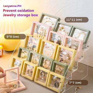 (50PCS) กล่องจัดเก็บเครื่องประดับกรอบลอยตัว 3D ฟิล์ม PE ต้านอนุมูลอิสระ พร้อมระบบแขวน เก็บได้ 50 ชิ้น+กันการเกาะกัน