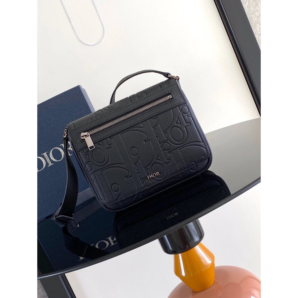 Dior Messenger Bag กระเป๋าสะพาย Messenger Bag with Flap Cover.Dior Gravity Printing Effect Leather ใ