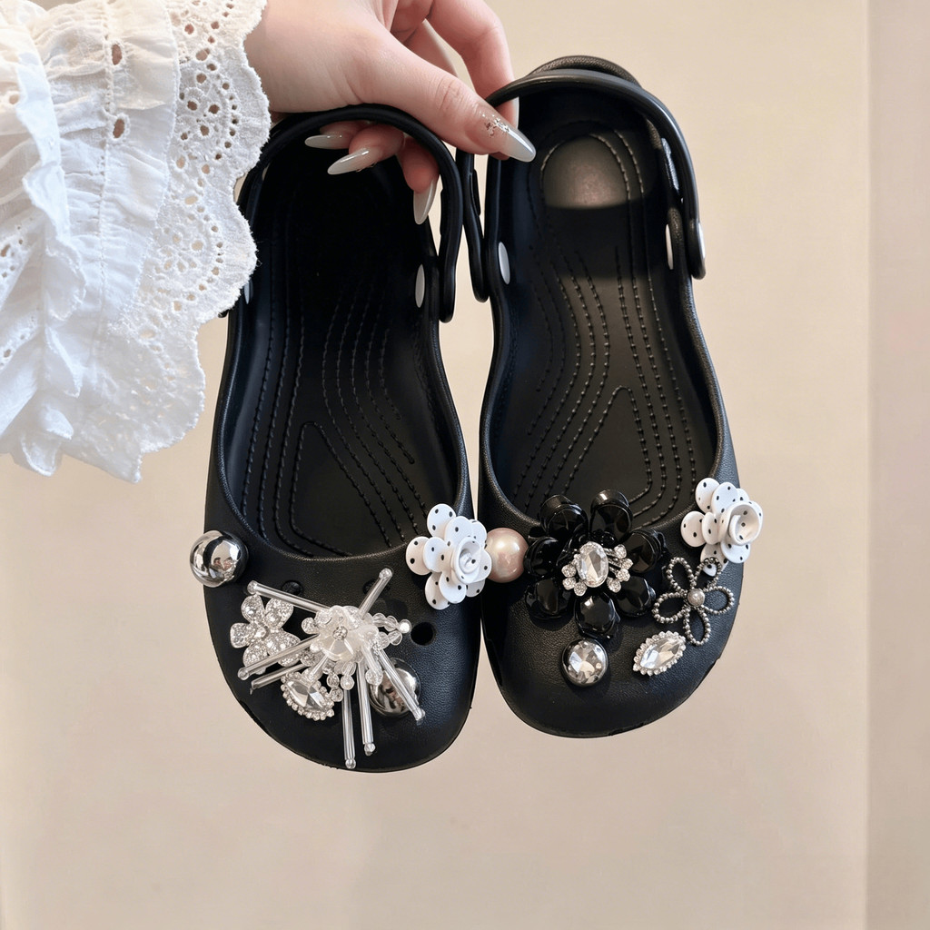เสน่ห์รองเท้า Pearl & Rhinestone หรูหรา - ดอกไม้สีดําและสีขาว Crocs Jibbitz, เครื่องประดับรองเท้าแฟชั่นสําหรับผู้หญิง
