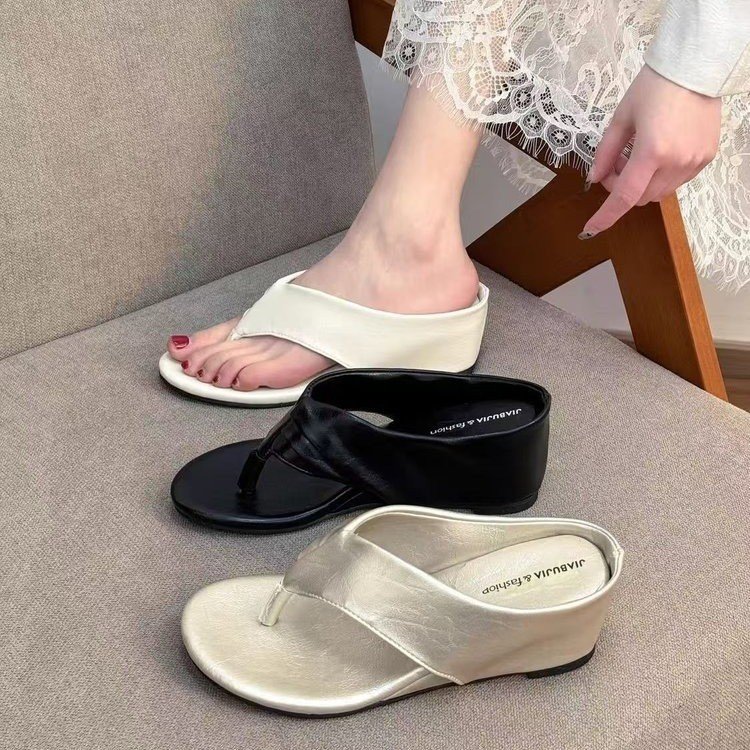 ภาษาฝรั่งเศสคํา Retro รองเท้าส้นสูงหนา Soled Flip-Flops ผู้หญิงฤดูร้อนสไตล์ใหม่แฟชั่นสวมใส่ด้านนอก Anti-Slip ทนต่อการสึกหรอไม่เหนื่อย Flip-Flops โรงงาน