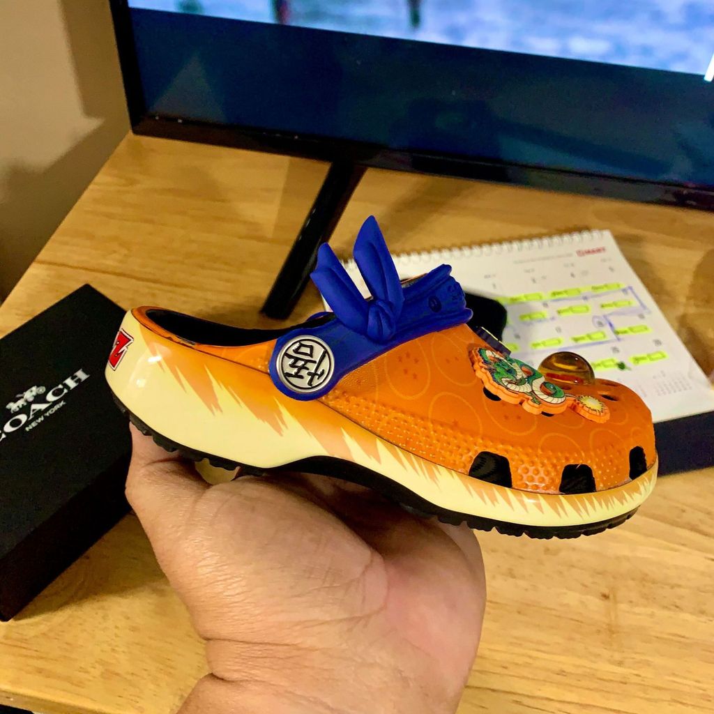 ((สิ่งที่ดีที่ต้องการ) สไตล์ใหม่ Wukong Dragon Ball Co-Branded Hole รองเท้ารองเท้าชายหาดกลางแจ้ง Sof