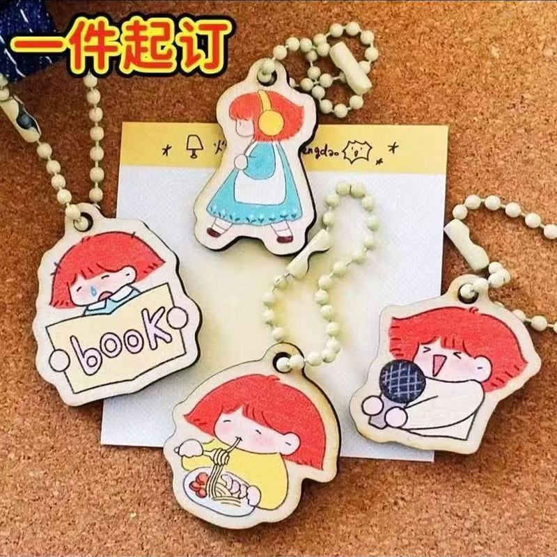 挂动漫角色明星周边应援挂牌可爱动漫浮雕木质钥匙扣5.7 Hanging anime character celebrity merchandise support tag, cute anime em