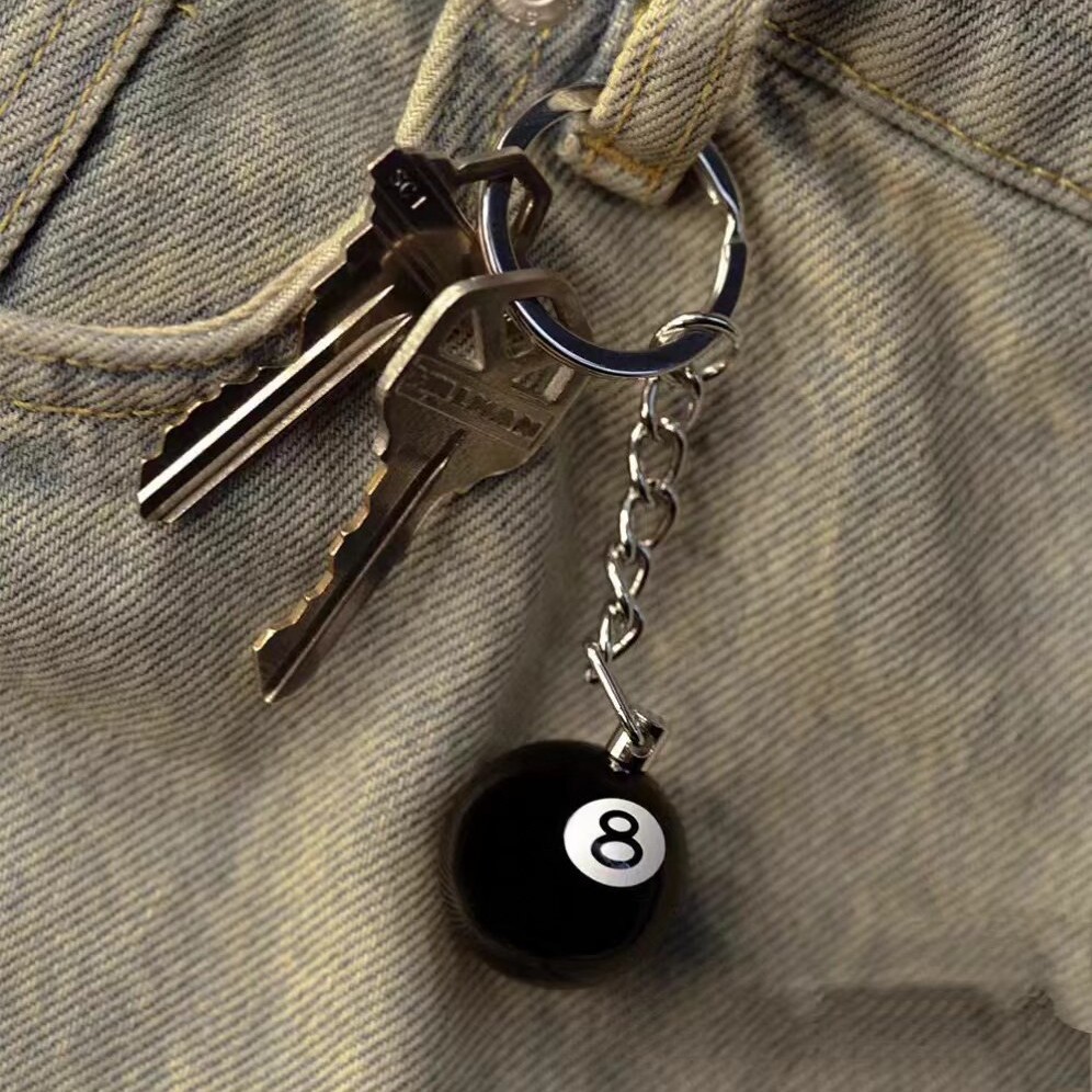8 BALL KEYCHAIN โลหะสีดําหมายเลข 8 พวงกุญแจบิลเลียดอุปกรณ์เสริมจี้