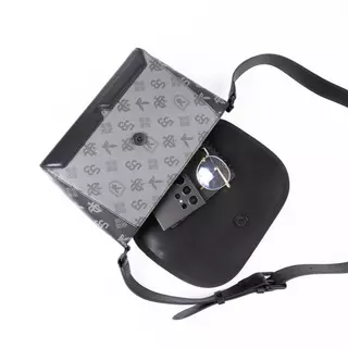 PLAYBOY รุ่น Monic Crossbody bag กระเป๋าสะพายข้าง รหัส ST-B262PBM344-BK ดีไซน์ทรงFlap สีGunmetal