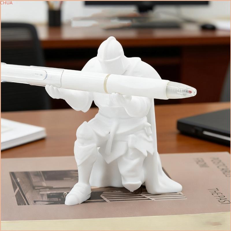 Chua 3D พิมพ์พลาสติก Knight ตุ๊กตาปากกาขาตั้งจอแสดงผลสําหรับสํานักงานและโต๊ะศึกษา
