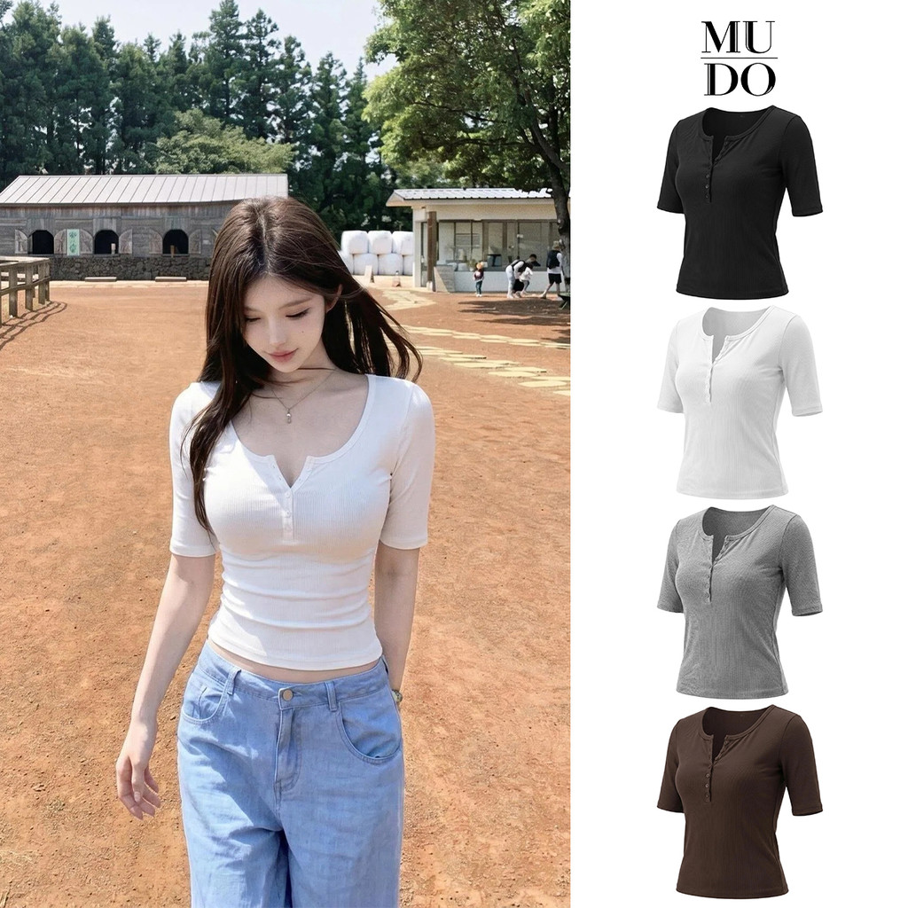 MUDO เสื้อยืดผู้หญิง คอครึ่งเปิดกระดุม สีพื้นเข้ากับทุกชุด ผ้านุ่มสบายตัว ทรงกระชับดูผอมลง ทันแฟชั่นเซ็กซี่ #1004