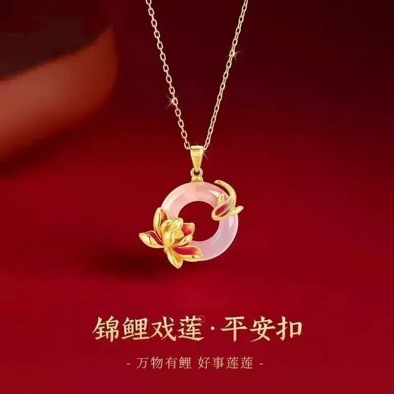 气质/เทมเพอราเมนท์锦室进莲平卓扣项链女2026新款 เบากว่าขนาดเล็กหรูหราสูง众外套可爱生礼物Koi Play Lotus Ping An สร้อยคอหัวเข