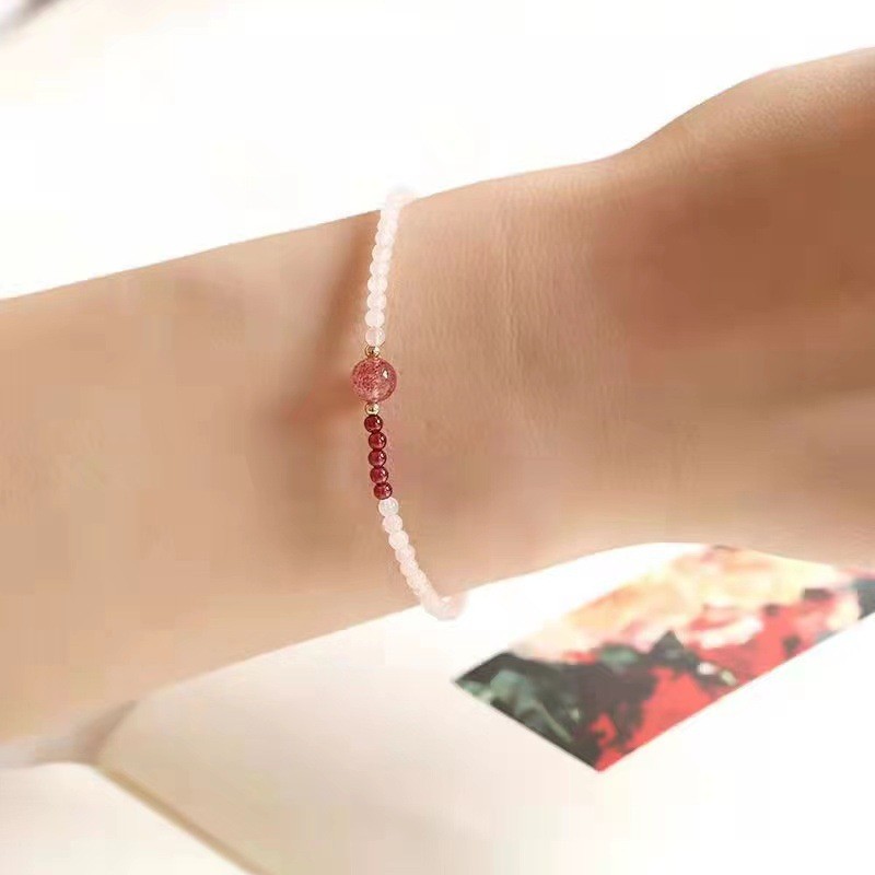 2026 Niche Design คริสตัลสีชมพูทับทิม Fine Bead สร้อยข้อมือคริสตัลสตรอเบอร์รี่