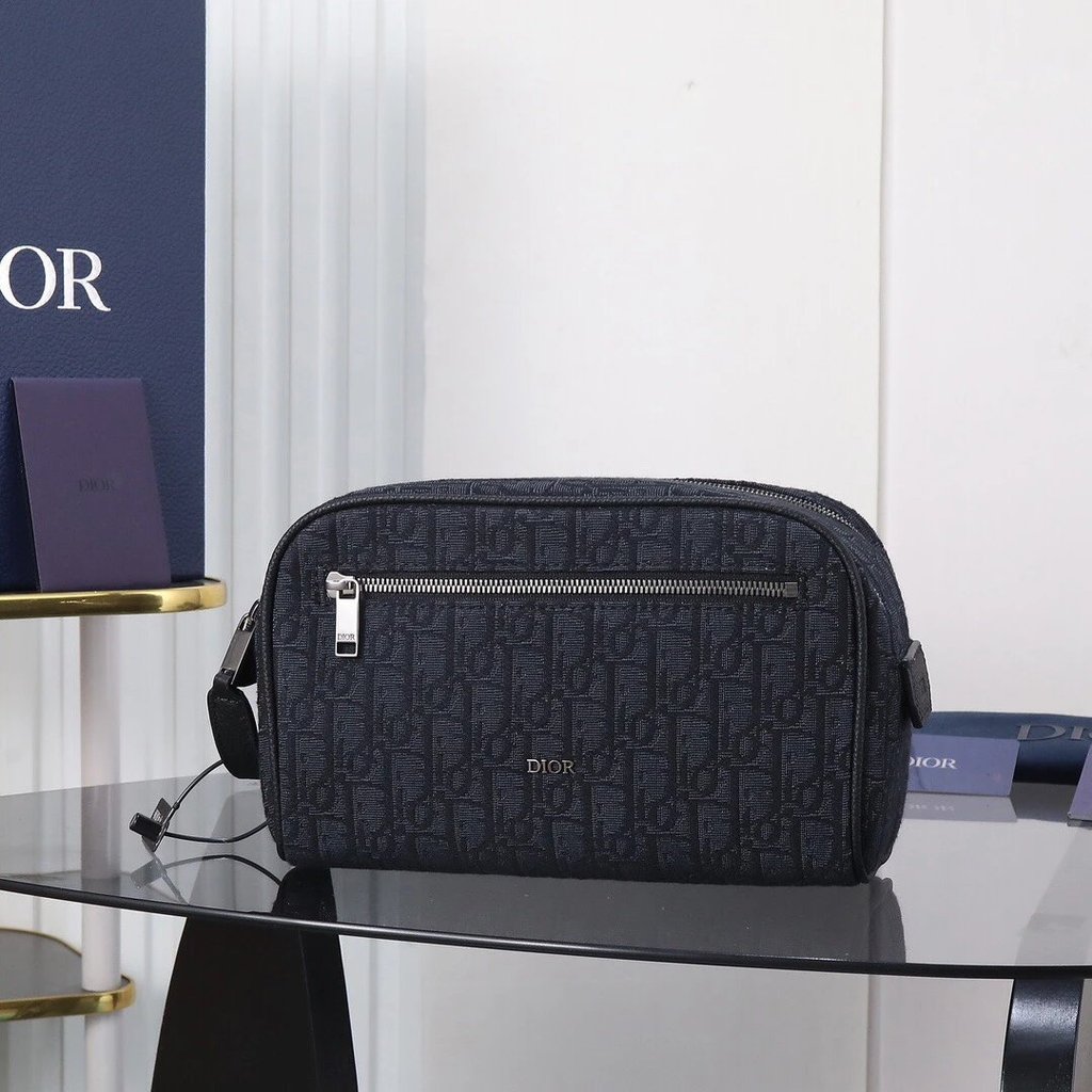 ตลาดส่วนใหญ่ยินดีต้อนรับสู่เปรียบเทียบกระเป๋าแป้ง dior
ผ้าพิมพ์ลายเฉียงสีดําและหนังวัวเม็ดดํา
2ESCA4