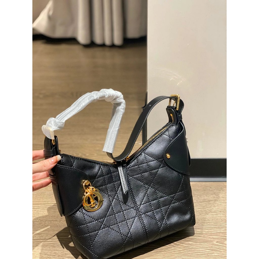 กระเป๋าสะพายข้าง DIOR voyage Croissant