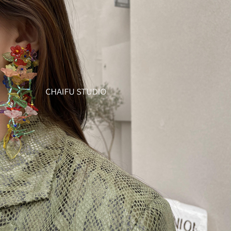 Chaifu studio/R246 ยุโรปอเมริกันที่ไม่ซ้ํากันโอ้อวดแฮนด์เมดไม่สมมาตรถักลูกปัดต่างหูใบรูปดอกไม้