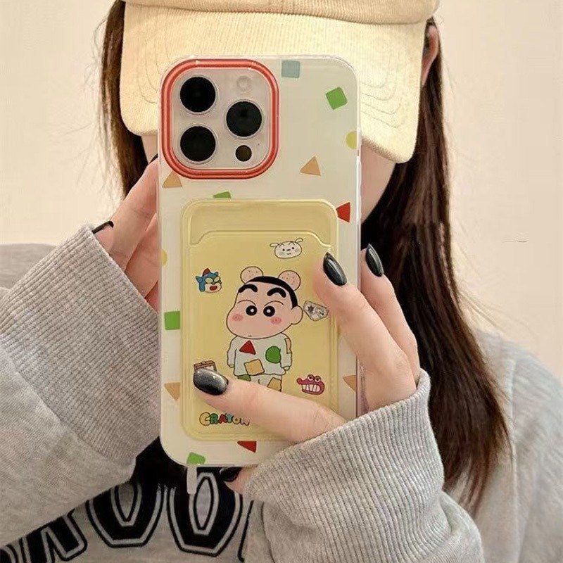 CODที่ไทย เคสสำหรับไอโฟน15 ชินจานชุดนอน เคสช่องใส่การ์ด สายข้อมือ For iPhone17 16 11 12 13PROMAX 14 15PLUS 7/8 SE2 XS XR