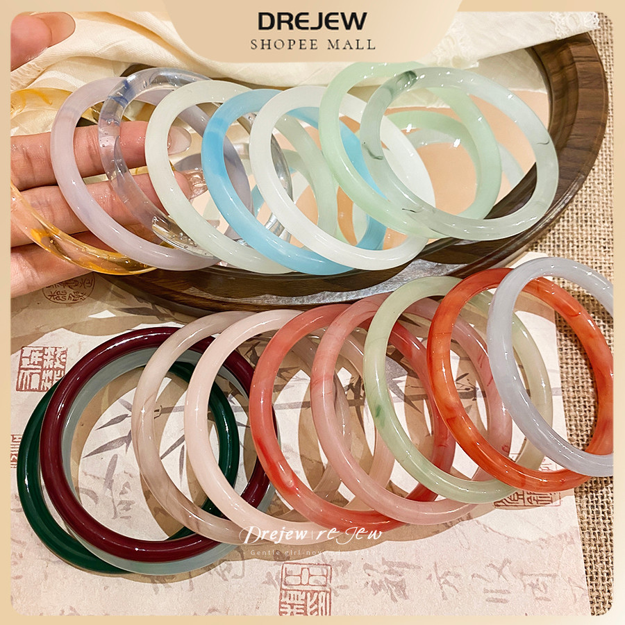 กำไลข้อมือดีไซน์เรียบหรู สไตล์มินิมอล ลาย.Gradient มีความสวยงามและเอกลักษณ์เฉพาะตัว เหมาะเป็นเครื่องประดับสำหรับสุภาพสตรี