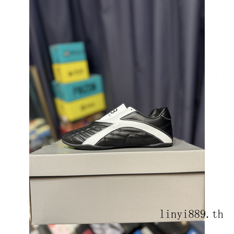 Balenciaga Balenciaga รอบ Toe Laced-Up ทนต่อการสึกหรอ Low-Top การฝึกอบรมเยอรมันรองเท้า Racing Life C