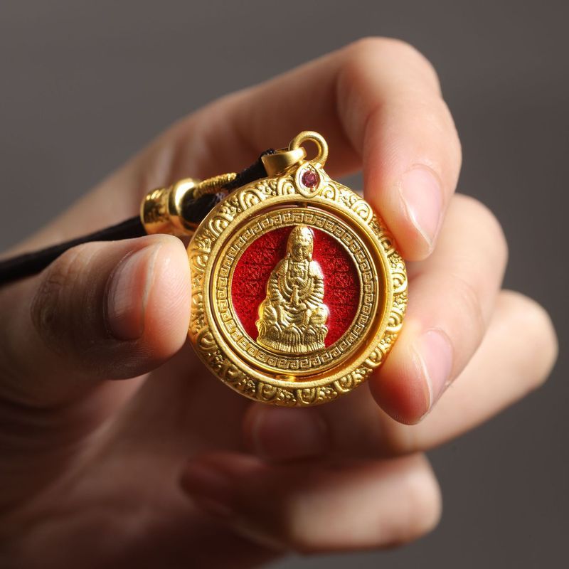 จี้มนต์ขายส่ง Le Buddha Guanyin พระโพธิสัตว์เพชรเรียงรายสร้อยคอหมุนได้จีนหกตัวอักษร Anc