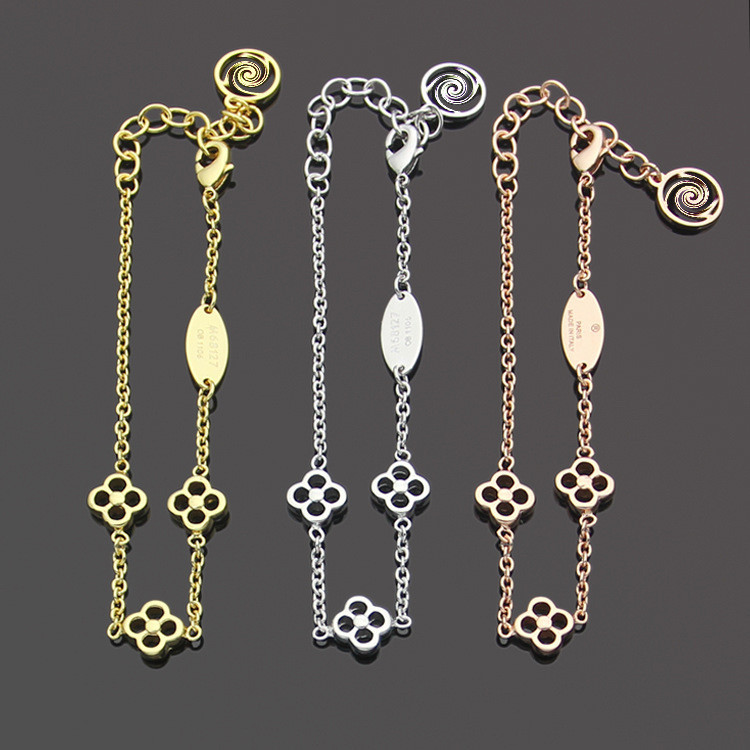 V Letter 3 Hollow Four-Leaf Flower Bracelet Ladies Asian Gold Four-Leaf Flower Set Bracelet