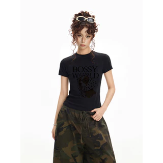 BOSSY เสื้อครอปท็อป แขนสั้น สไตล์เกาหลี พิมพ์ลายลูกสุนัขพร้อมแว่น ผ้าฝ้าย 100%#E+5474