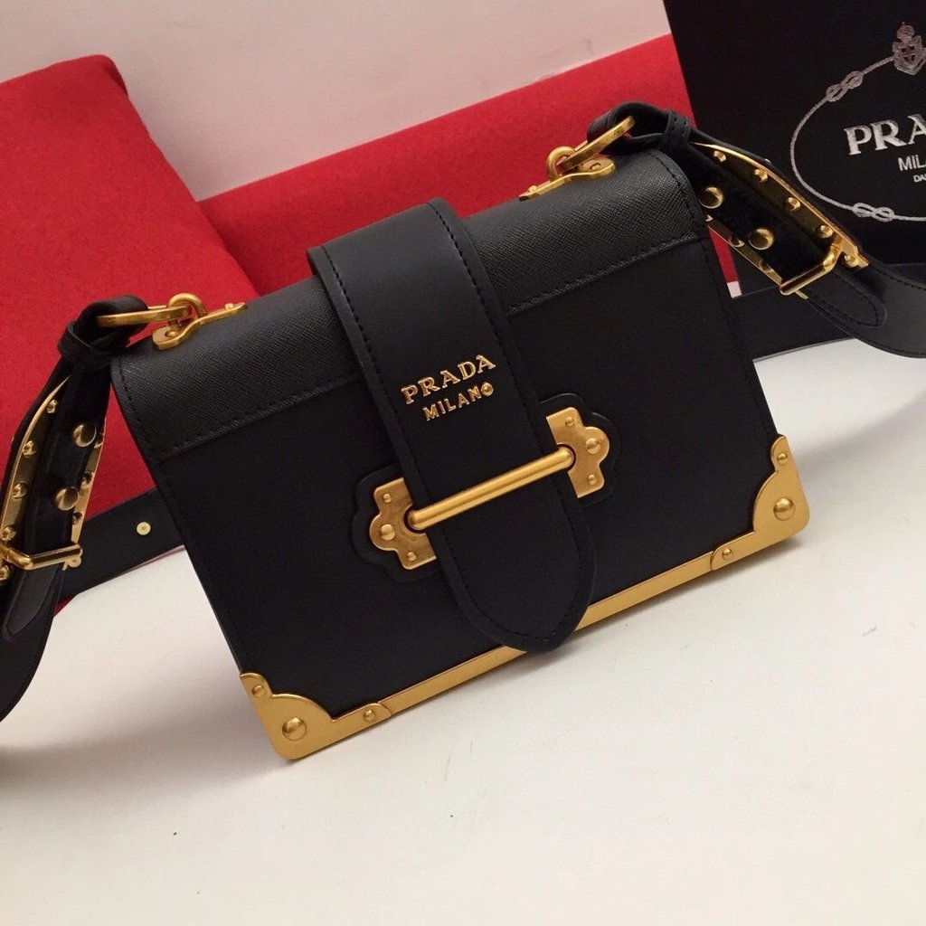 กระเป๋า Messenger สไตล์ Retro Palace จาก Prada สำหรับสตรี ดีไซน์ flap พกพาสะดวก