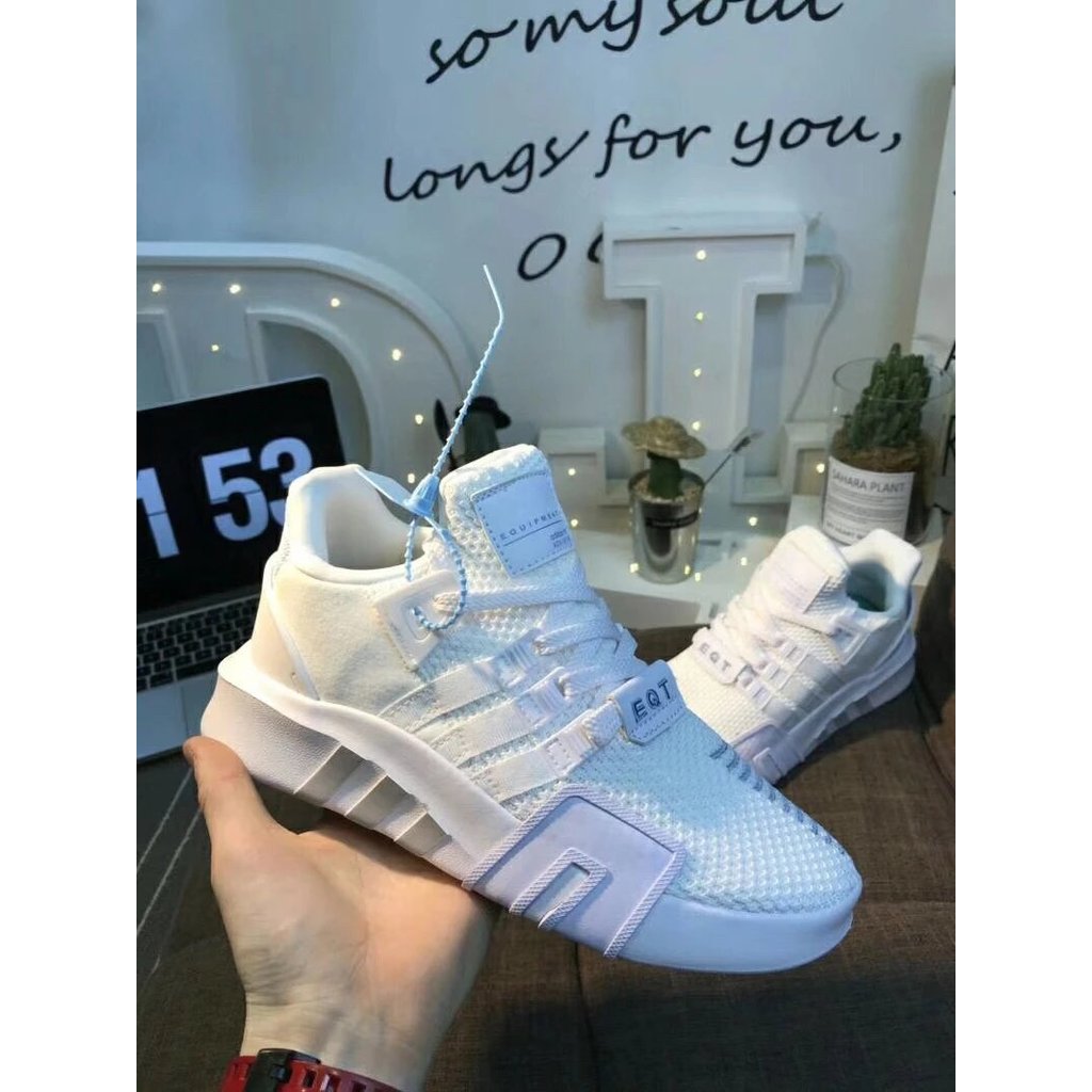 รองเท้าวิ่ง EQT สタイルใหม่