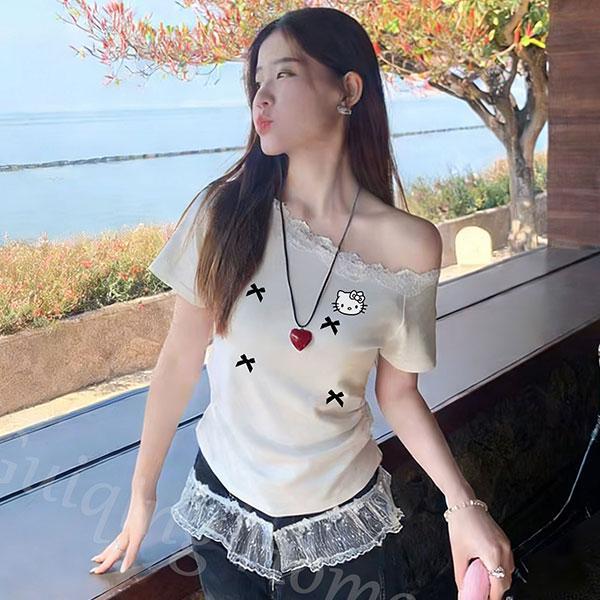 M-4XL เสื้อลูกไม้วัยรุ่นสาวอวบ เสื้อปาดไหล่ ข้างเดียว เสื้อยืดคิตตี้ผู้หญิง เสื้อปาดไหล่ เสื้อน่ารักๆคนอ้วนใส่แล้วดูผอม