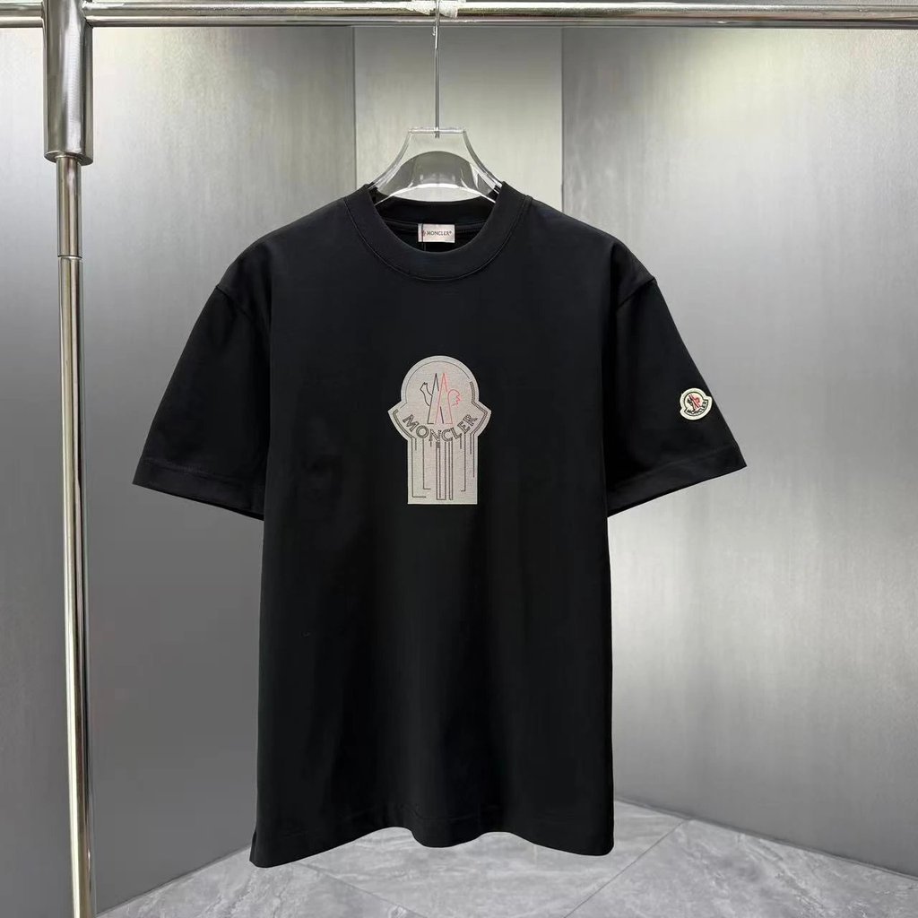 เสื้อยืดสีดําโลโก้ Moncler Geometric