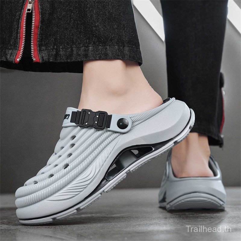 หลุมรองเท้าผู้ชายสไตล์ฤดูร้อนสวมใส่ด้านนอกสไตล์ใหม่ชายหาดToe-Covered Anti-SlipหนาSoled Shit-Steppingรองเท้าแตะผู้ชายกลางแจ้งSan