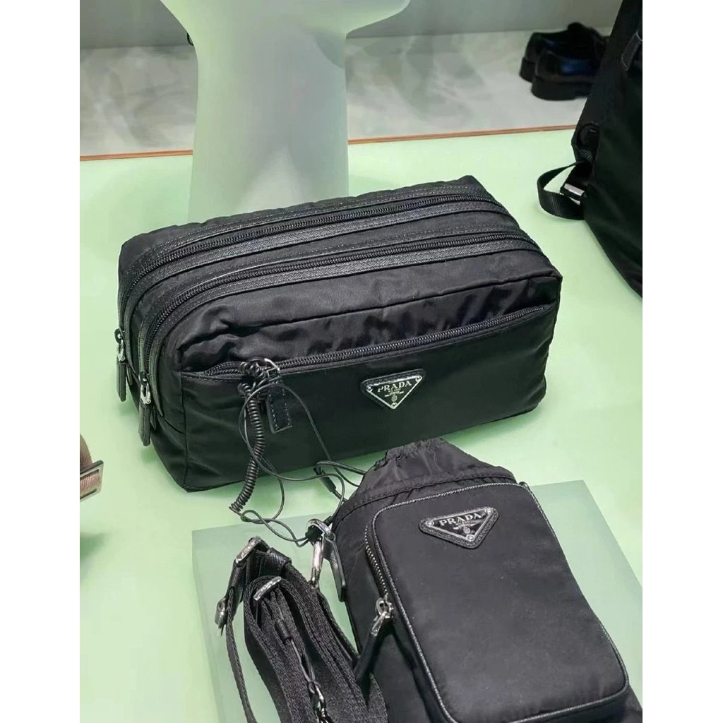 Prada Recycled Nylon Travel Storage Bag Toiletry Bag.Men Bag สไตล์ใหม่