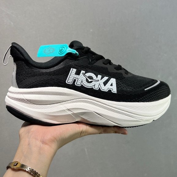 รองเท้าวิ่ง Hoka Skyflow ออกแบบมาเพื่อความสะดวกสบายสุด