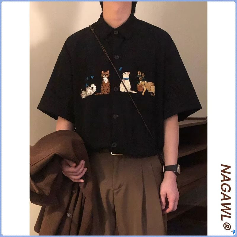 เสื้อเชิ้ตแขนสั้นสำหรับผู้ชาย สไตล์วิทยาลัยอเมริกัน งานเย็บปักถักร้อยด้วยมือ ผ้าฝ้ายเนื้อนุ่ม เหมาะสำหรับสวมใส่ในช่วงฤดูร้อน
