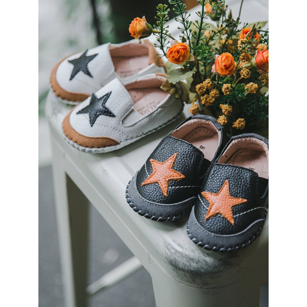 NJ ผลิตภัณฑ์เด็กเกาหลี bs Cowhide Stringed รอบ Toe ชายหญิงเด็ก BB Soft Sole Casual เด็กวัยหัดเดินรอง