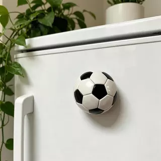 2026 ฟุตบอลโลกฟุตบอลสามมิติตู้เย็นสติกเกอร์พีวีซีหมื่นธงฟุตบอลสติกเกอร์แม่เหล็กพัดลมที่ระลึกตกแต่งของขวัญ