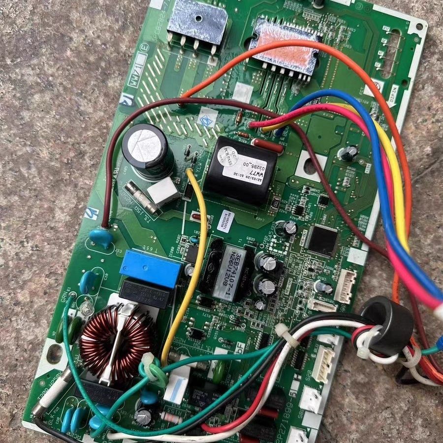 แผงวงจรอินเวอร์เตอร์ Daikin รุ่น 3PCB2824-71 2P271899-1/5J/6M สำหรับเครื่องปรับอากาศภายนอก