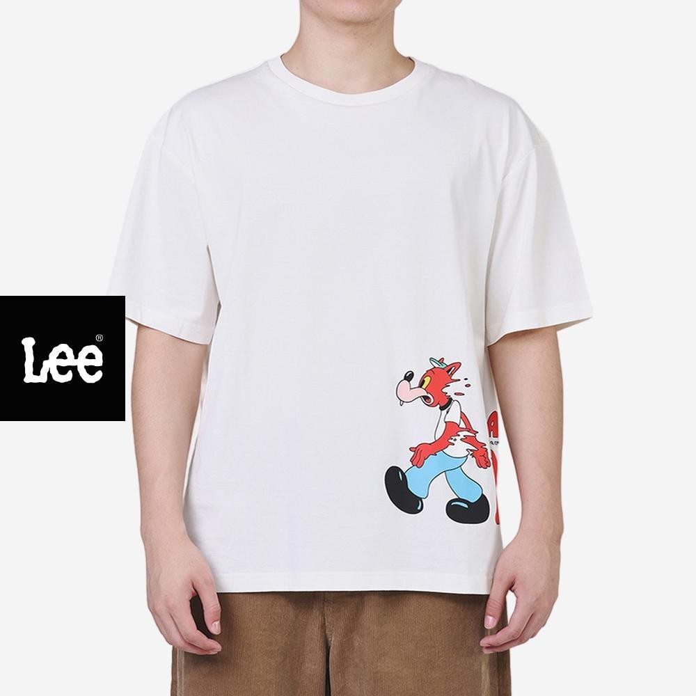LEE เสื้อยืดแขนสั้นผู้ชาย คอลเลคชั่น Lee x Akid From Yesterday ทรง Loose รุ่น LE F225MTSSN10 สีครีม