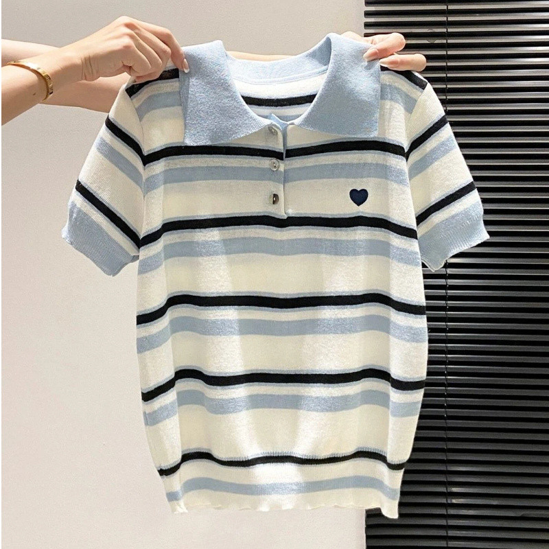 2026 ฤดูร้อนสไตล์ใหม่สีคมชัดลายโปโลคอปกแขนสั้นเสื้อถักผู้หญิงหัวใจปักหลวมด้านบน