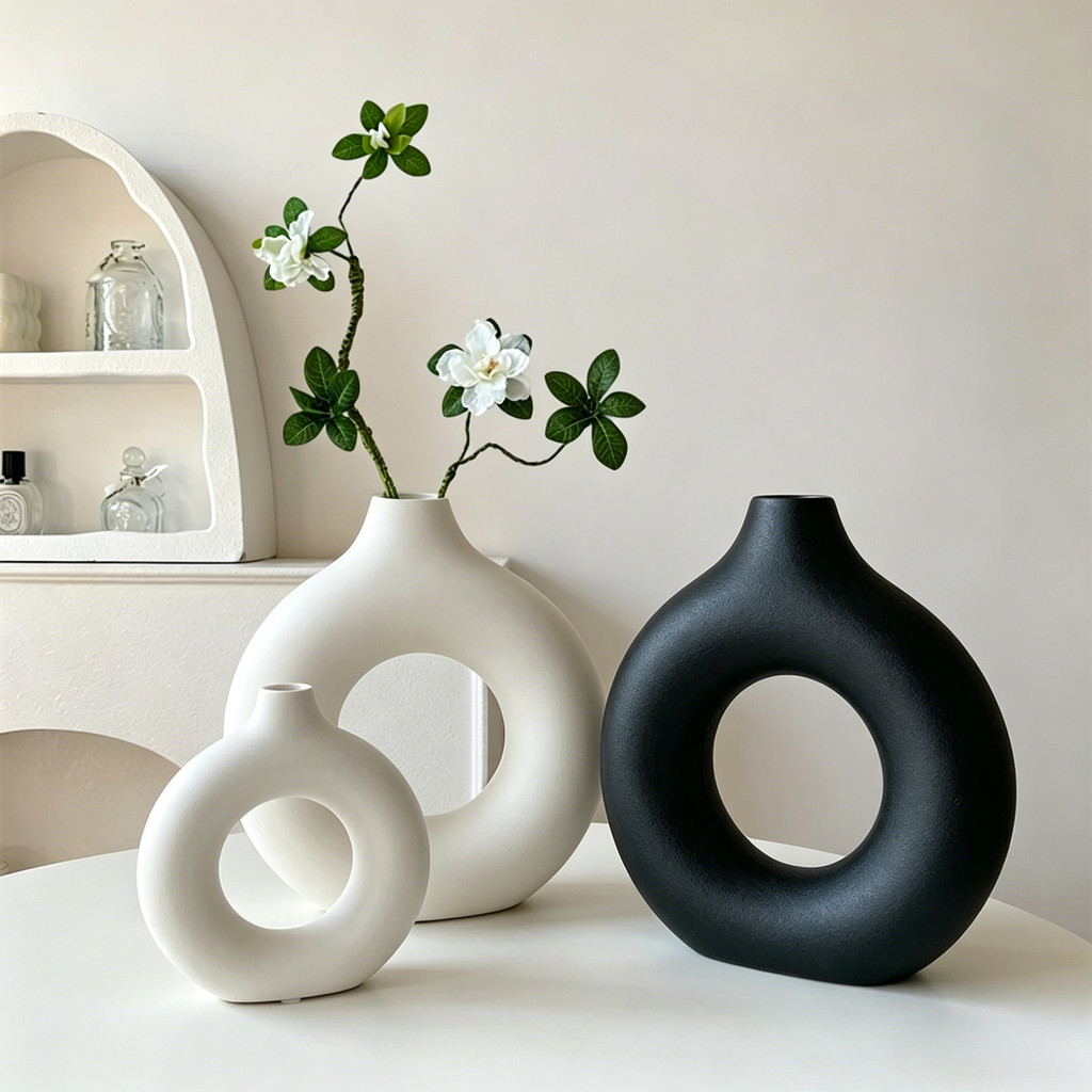 Ins รอบ Hollow Out แจกันดอกไม้ Minimalist สีดําสีขาวพลาสติกเรือเดสก์ท็อปเครื่องประดับตกแต่งบ้าน